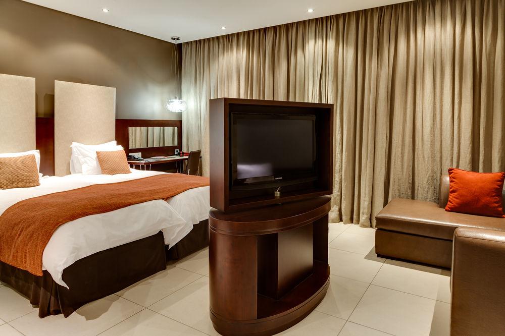 Protea Hotel By Marriott Transit O.R. Tambo Airport Kempton Park Esterno foto