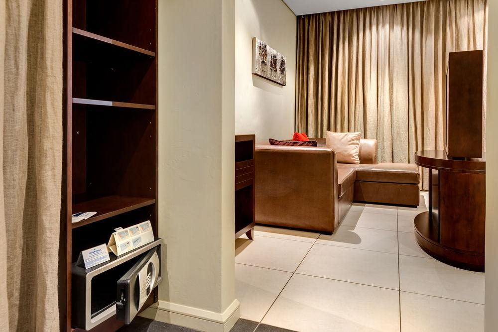 Protea Hotel By Marriott Transit O.R. Tambo Airport Kempton Park Esterno foto