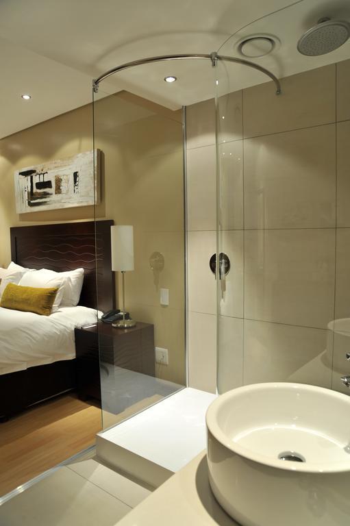 Protea Hotel By Marriott Transit O.R. Tambo Airport Kempton Park Esterno foto