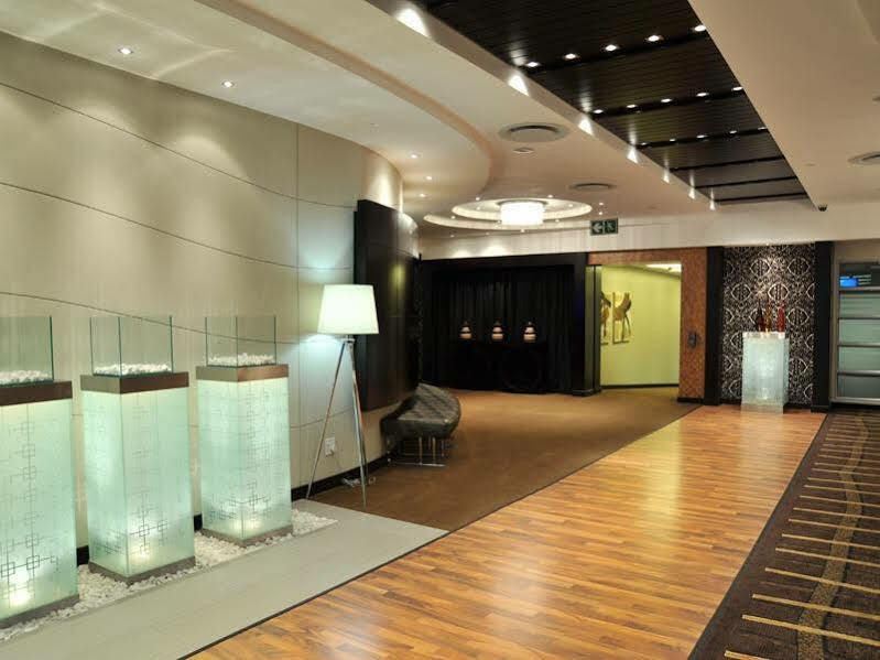 Protea Hotel By Marriott Transit O.R. Tambo Airport Kempton Park Esterno foto