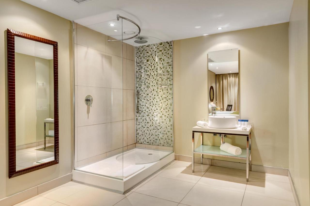 Protea Hotel By Marriott Transit O.R. Tambo Airport Kempton Park Esterno foto